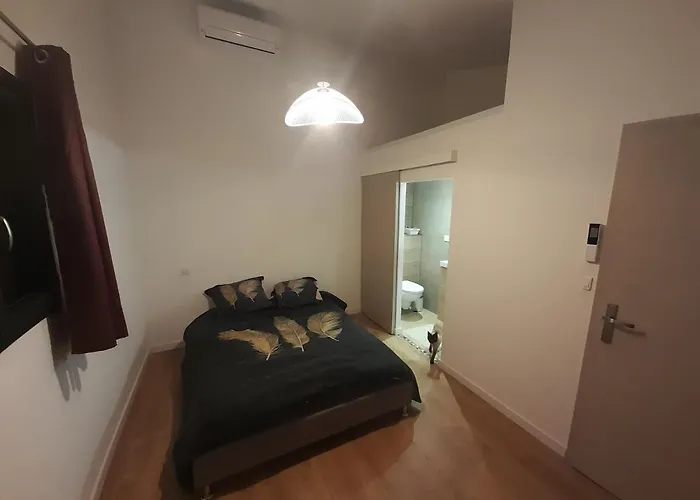 Adrien , Maison De Charme. * Casanova